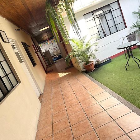 El Extranjero Hostal Antigua ภายนอก รูปภาพ