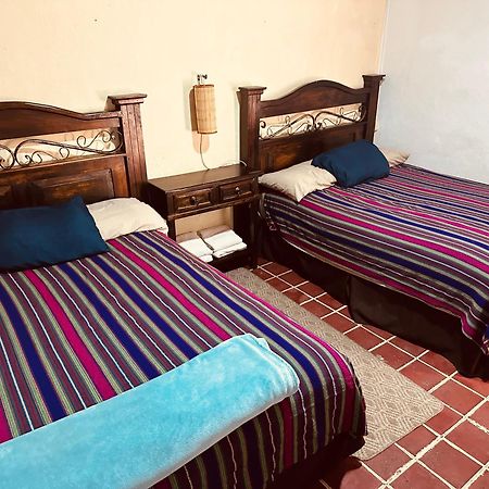 El Extranjero Hostal Antigua ภายนอก รูปภาพ