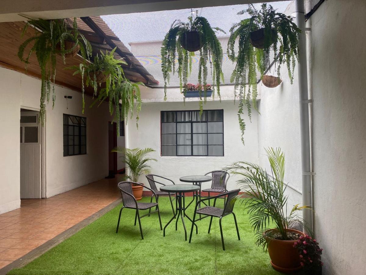 El Extranjero Hostal Antigua ภายนอก รูปภาพ
