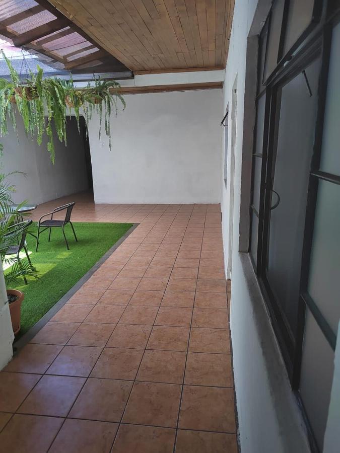 El Extranjero Hostal Antigua ภายนอก รูปภาพ