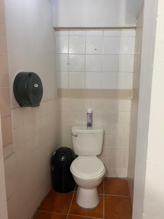 El Extranjero Hostal Antigua ภายนอก รูปภาพ