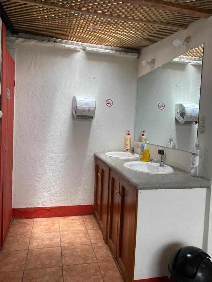El Extranjero Hostal Antigua ภายนอก รูปภาพ