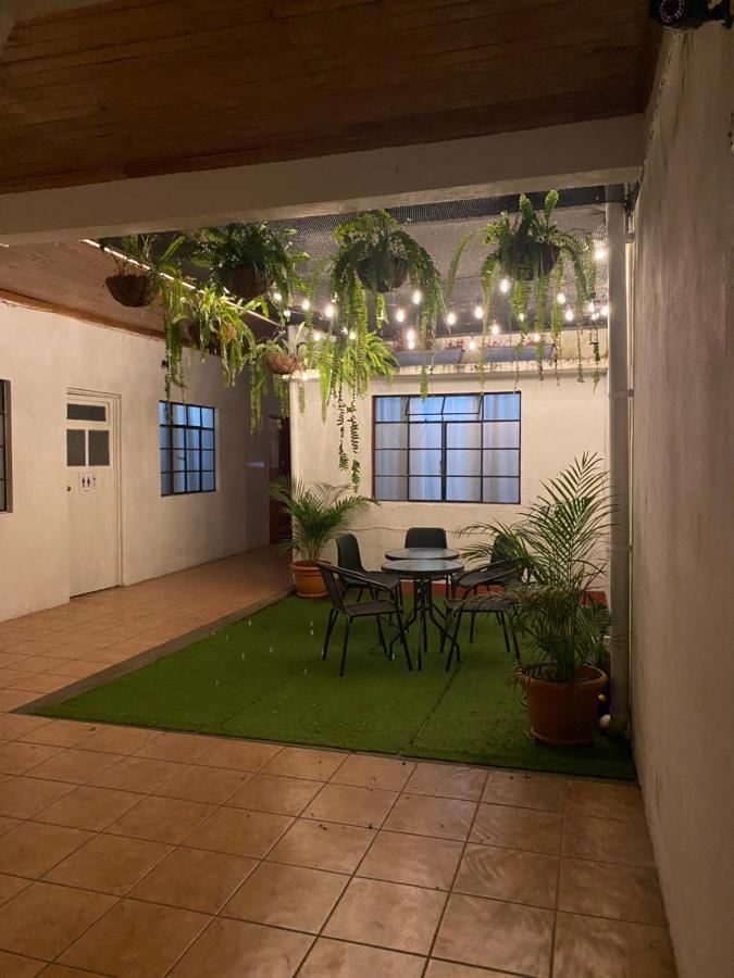 El Extranjero Hostal Antigua ภายนอก รูปภาพ