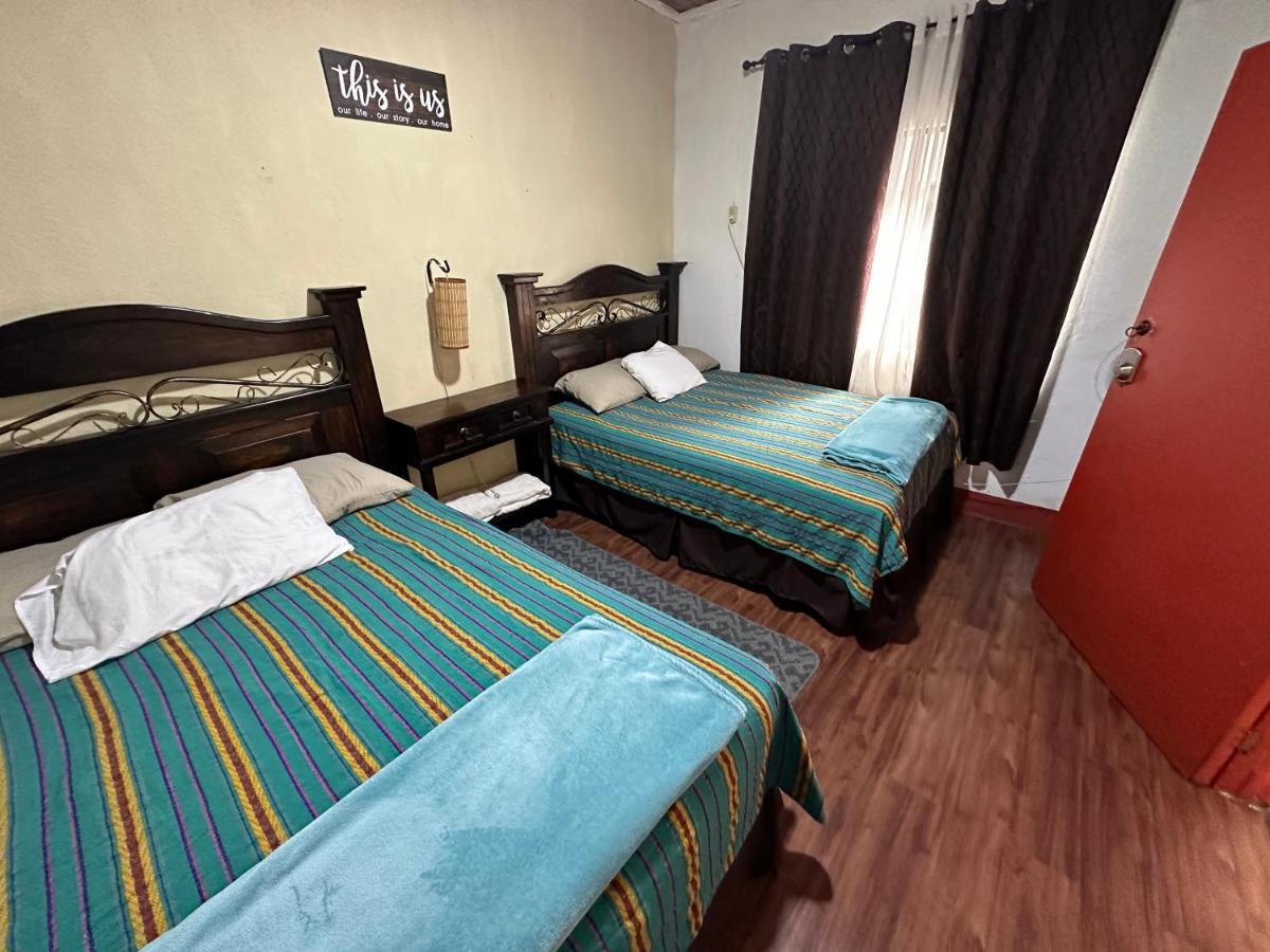 El Extranjero Hostal Antigua ภายนอก รูปภาพ