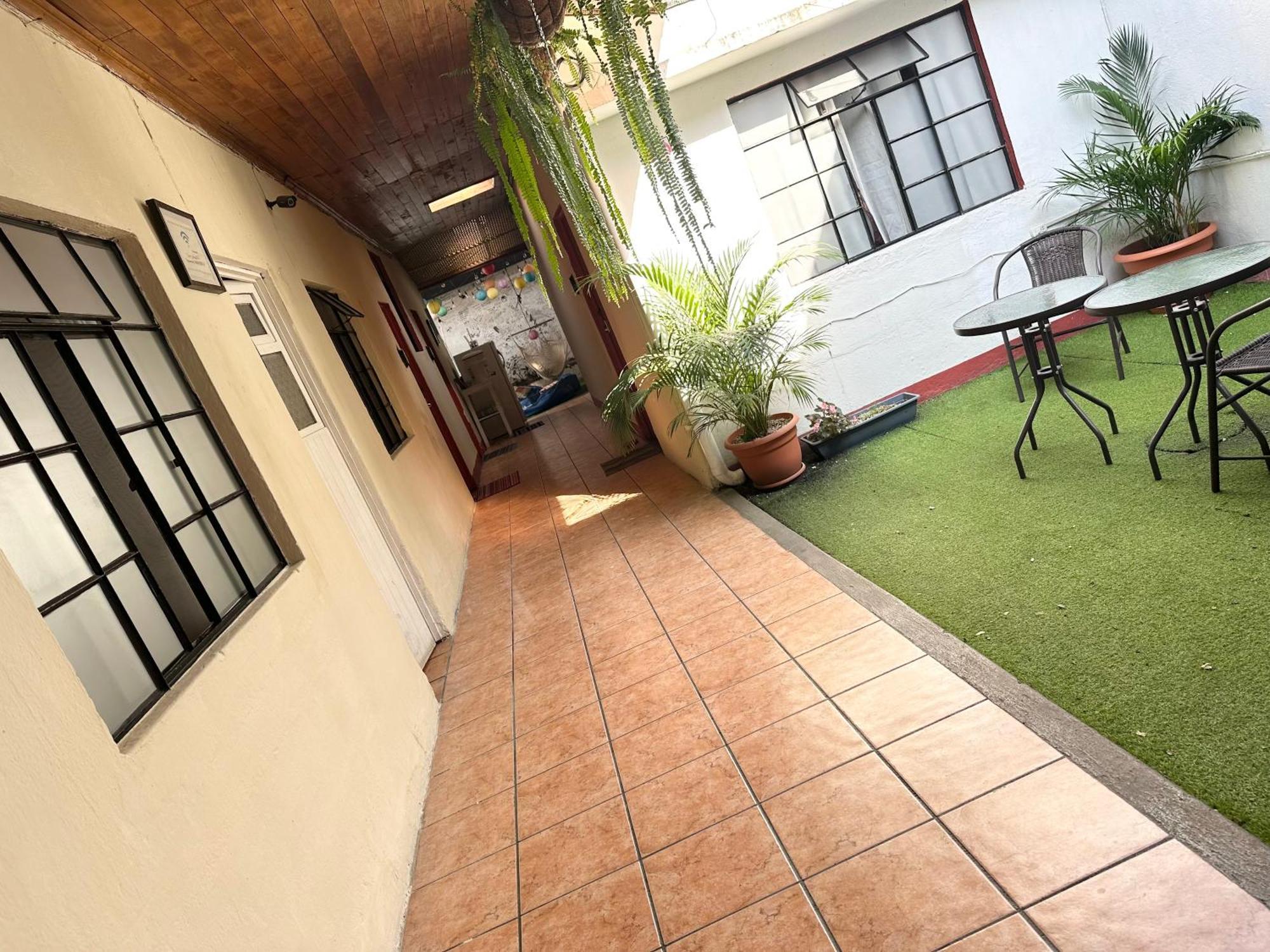 El Extranjero Hostal Antigua ภายนอก รูปภาพ
