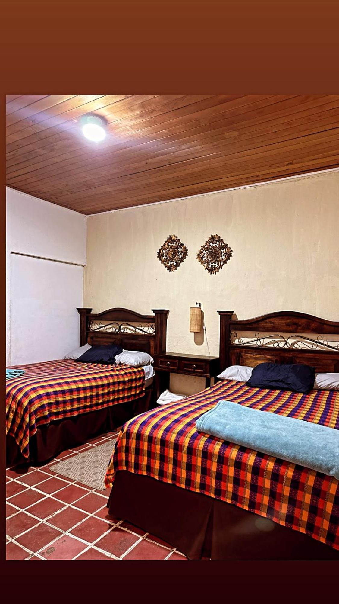 El Extranjero Hostal Antigua ภายนอก รูปภาพ