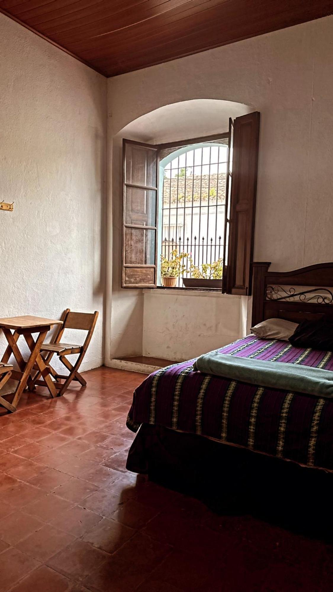 El Extranjero Hostal Antigua ภายนอก รูปภาพ