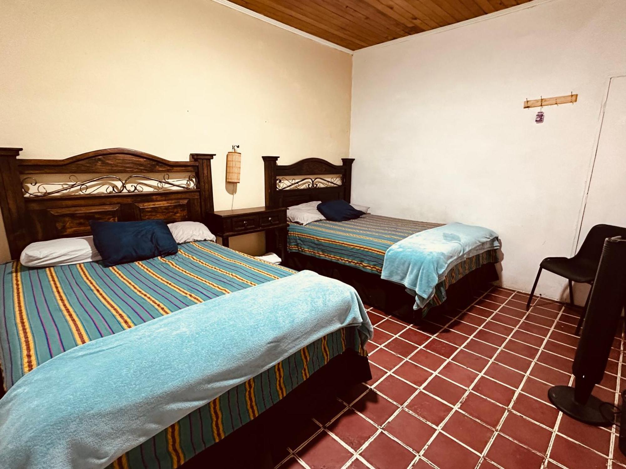 El Extranjero Hostal Antigua ภายนอก รูปภาพ