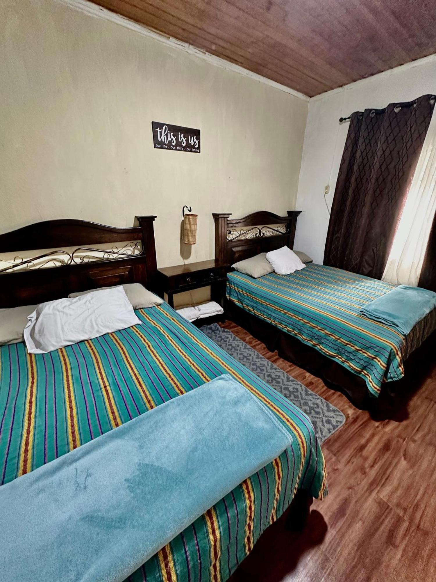 El Extranjero Hostal Antigua ภายนอก รูปภาพ