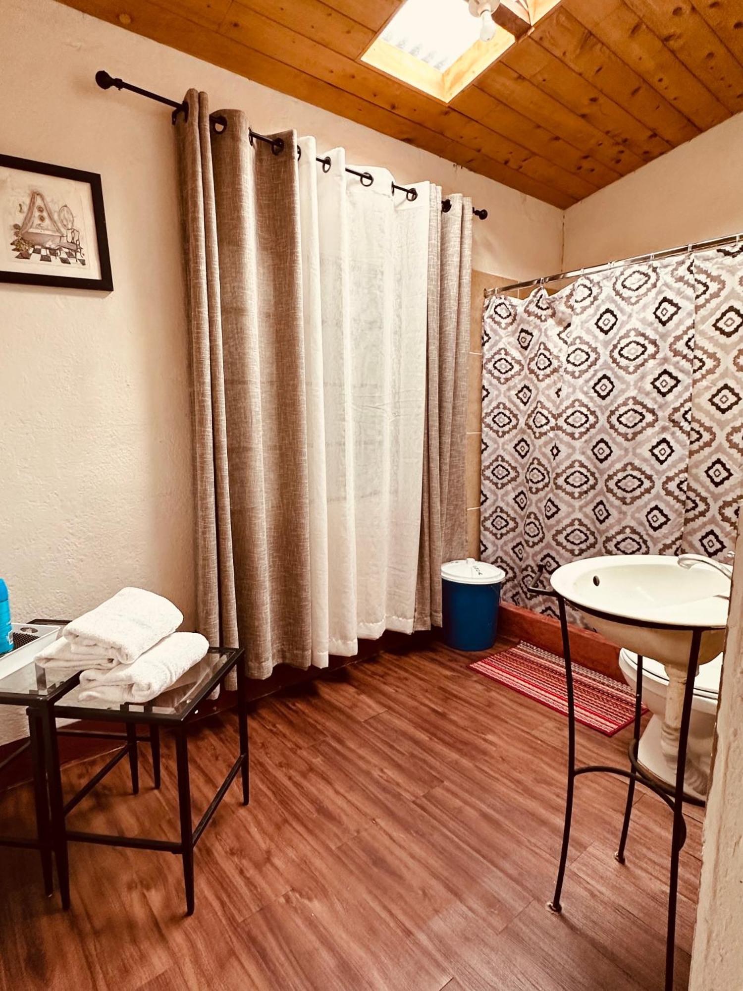 El Extranjero Hostal Antigua ภายนอก รูปภาพ