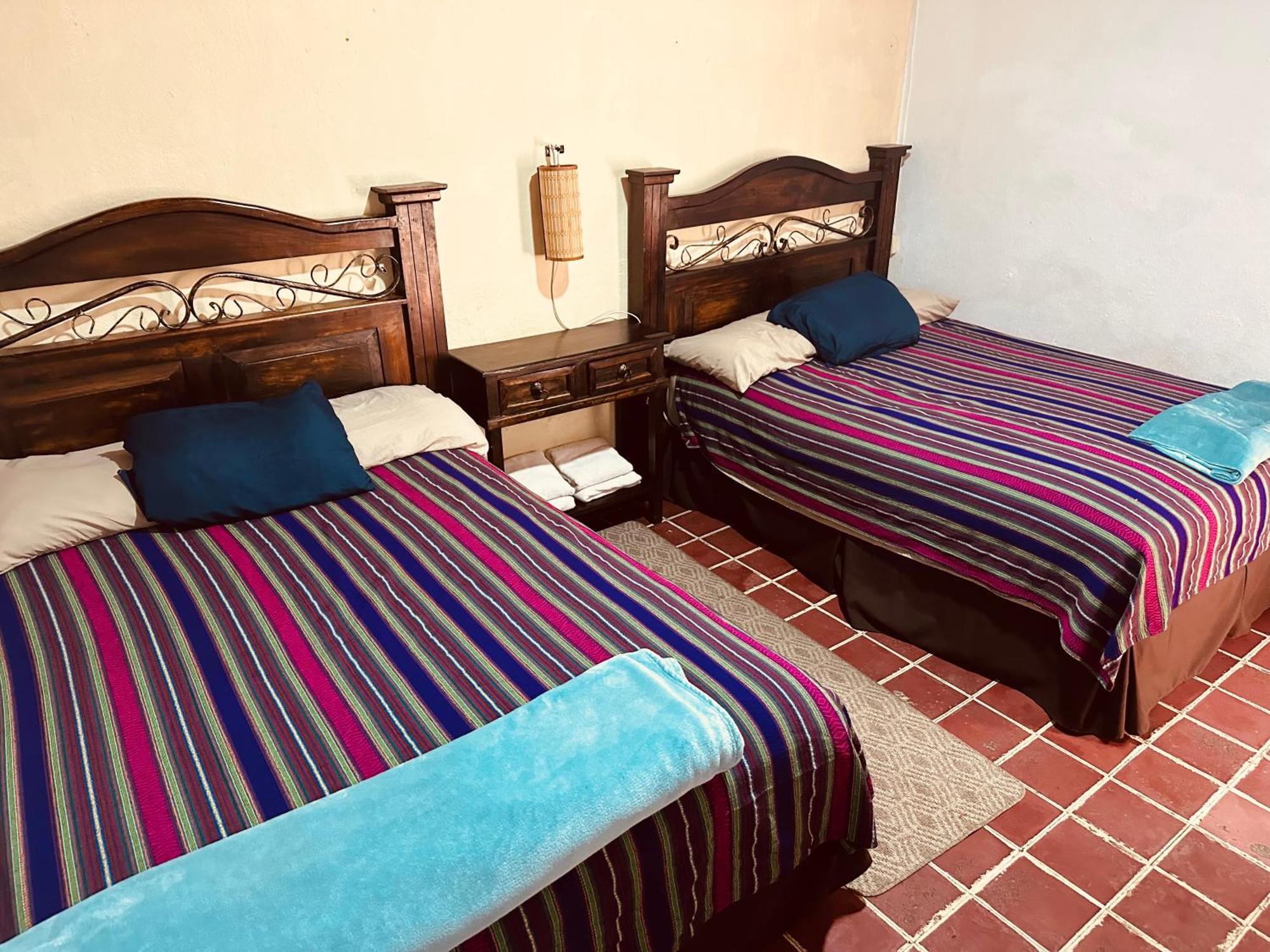 El Extranjero Hostal Antigua ภายนอก รูปภาพ