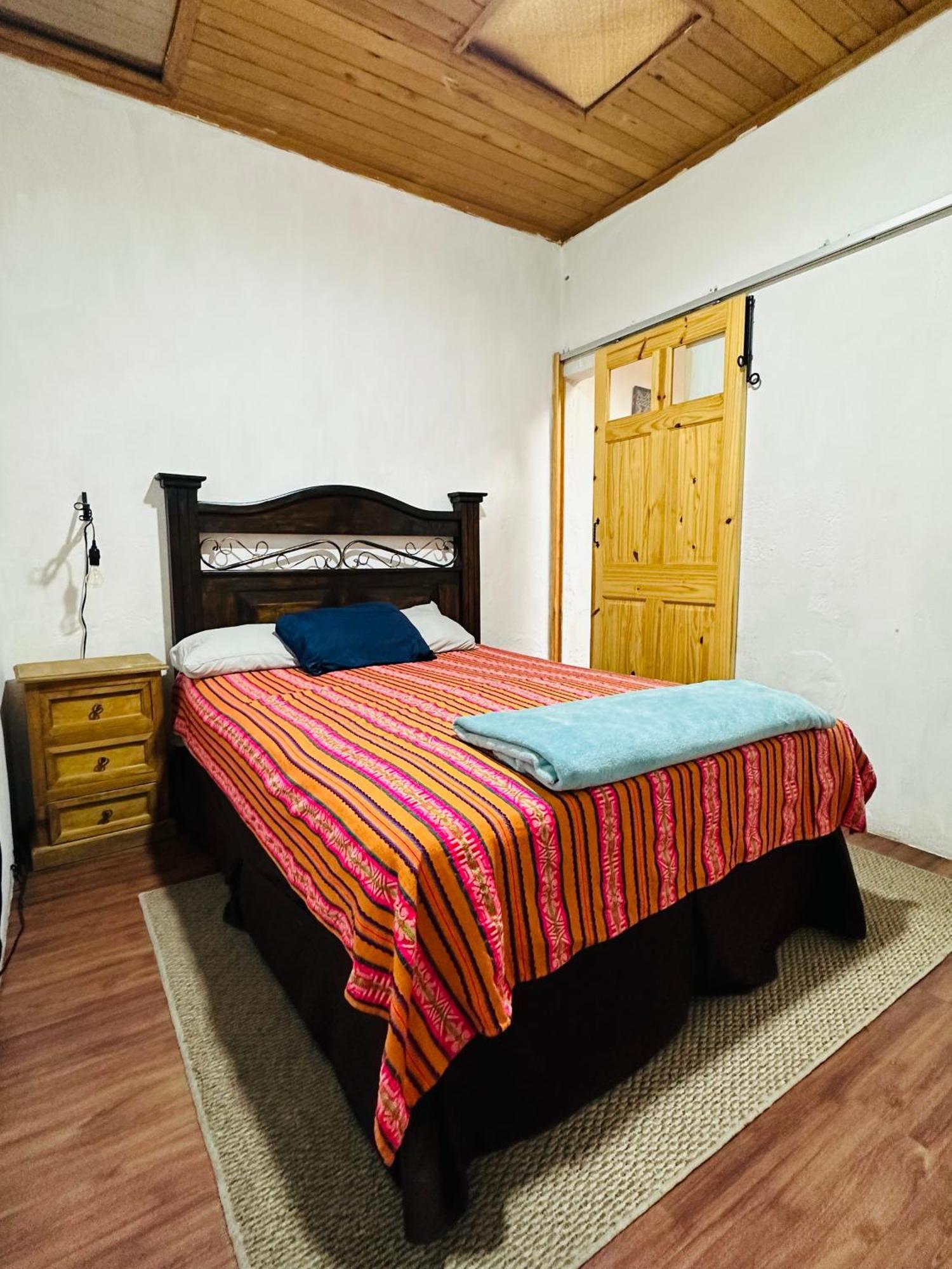 El Extranjero Hostal Antigua ภายนอก รูปภาพ